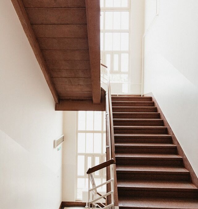 3 Reasons to Choose a Hardwood Staircase